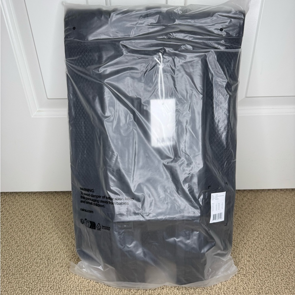 PRICE FIRM Rains Rolltop Rucksack Waterproof Backpack Black NEW w/Tags MSRP $140 - Picture 6 of 10